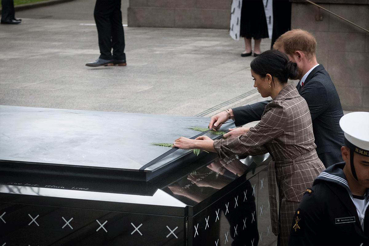 哈里梅根蜜月,哈里梅根徒步游