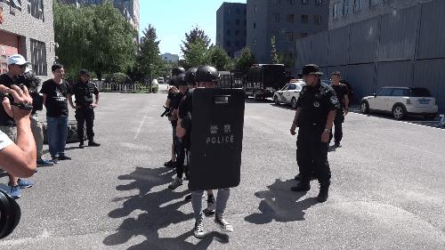 特警训练遭群众围观,特警魔鬼式训练