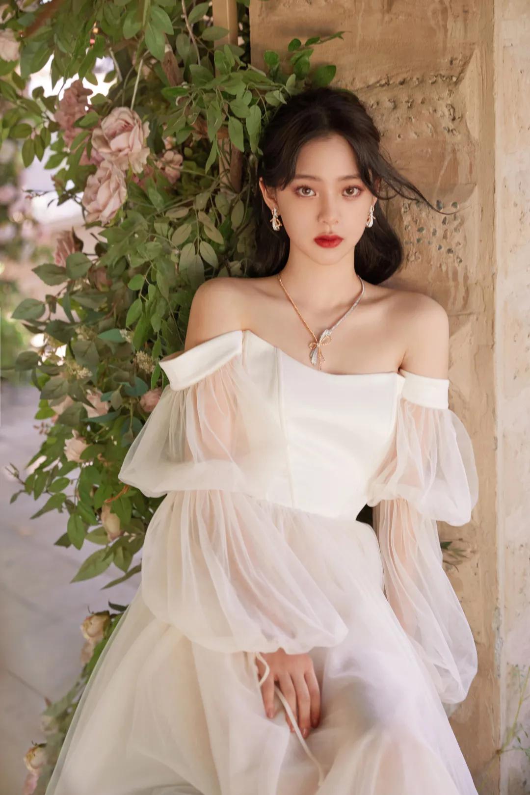 最新明星红毯珠宝,女明星红毯封神造型礼服