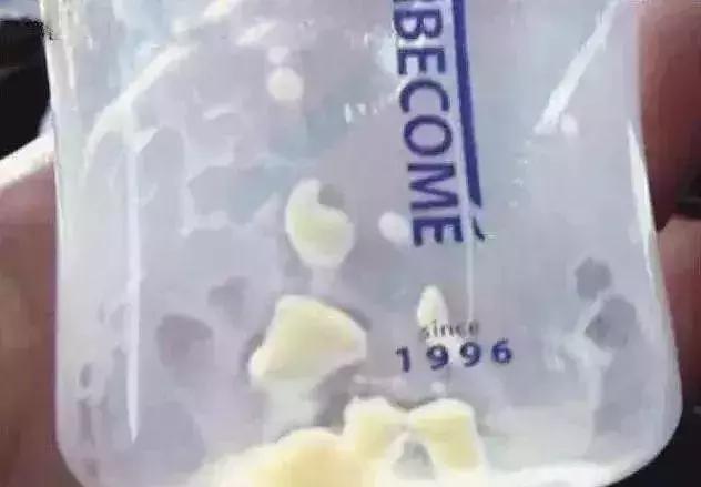 新开的奶粉起坨坨还可以吃吗,奶粉起坨不溶解是咋回事还能吃吗