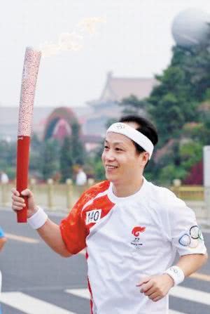 罗京临终前给妻子发两个字,罗京逝世11年后妻子改嫁