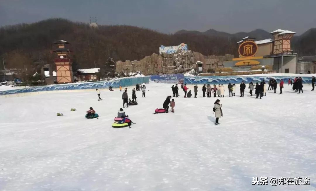 一个很好玩儿的地方「中原雪乡墨子古街」坐着火车穿越童话世界！