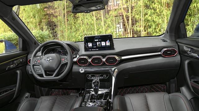 外观大气时尚的海马8S,座椅舒适,内饰精致,值得你拥有