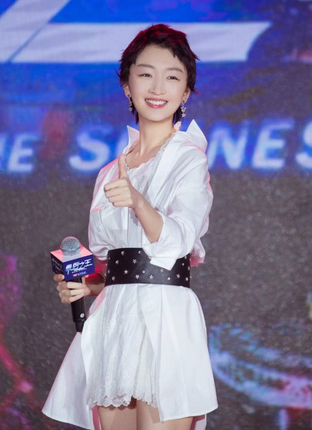 周冬雨走路穿什么鞋,周冬雨一字带鞋