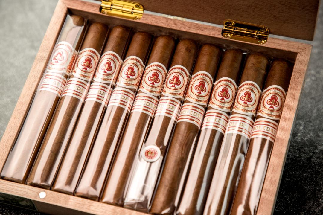 雪茄上的玻璃纸要不要撕掉,雪茄外面那层纸是什么