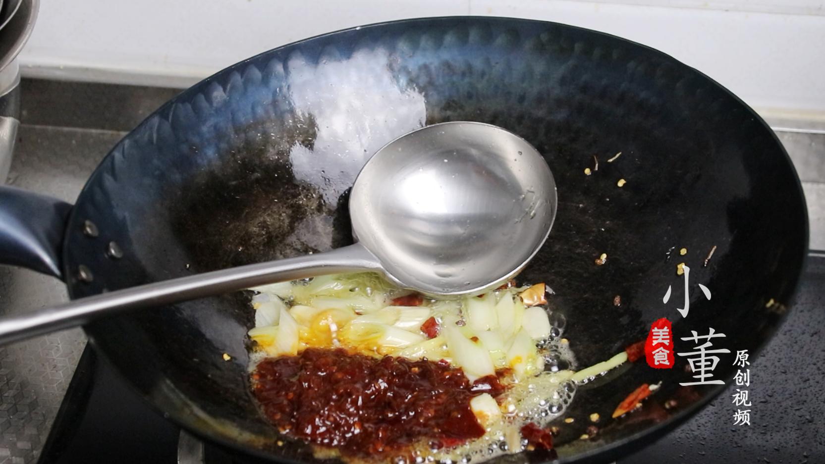 爆炒虾尾家常做法小视频,没有啤酒芹菜虾尾爆炒的做法