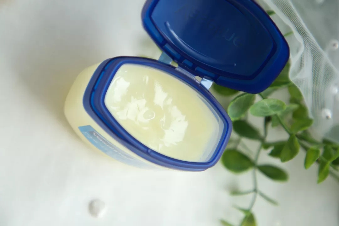 邓紫棋推荐的补水步骤 (邓紫棋使用什么粉底色好)