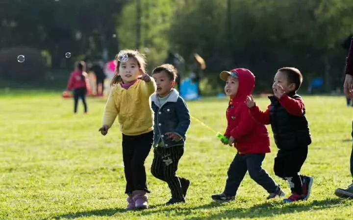 502胶水进眼睛了该怎么办,502胶水到眼睛里怎么处理