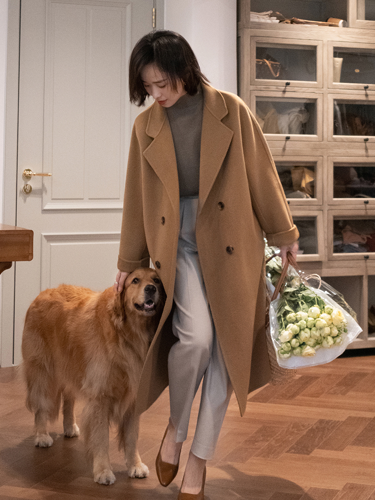 大衣内搭连帽针织衫穿搭,秋冬季节大衣穿搭技巧