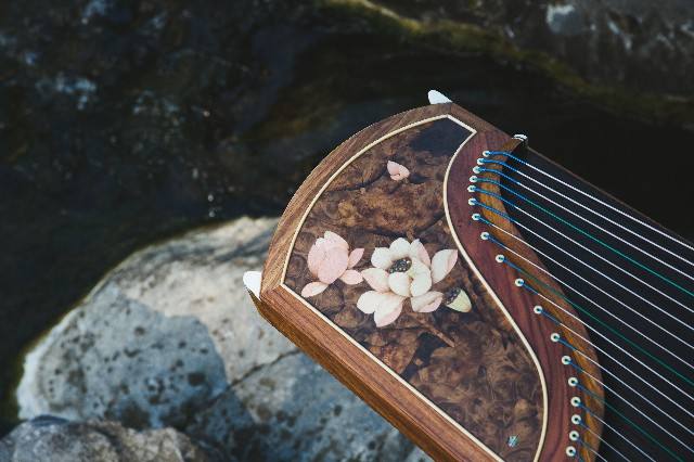 学古筝是去琴行好还是去培训班好,买古筝去淘宝买吗