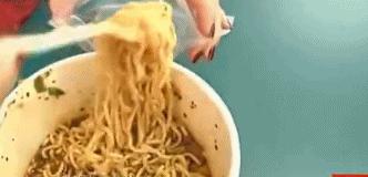 碳酸饮料和泡面有反应,碳酸饮料当水喝丧命