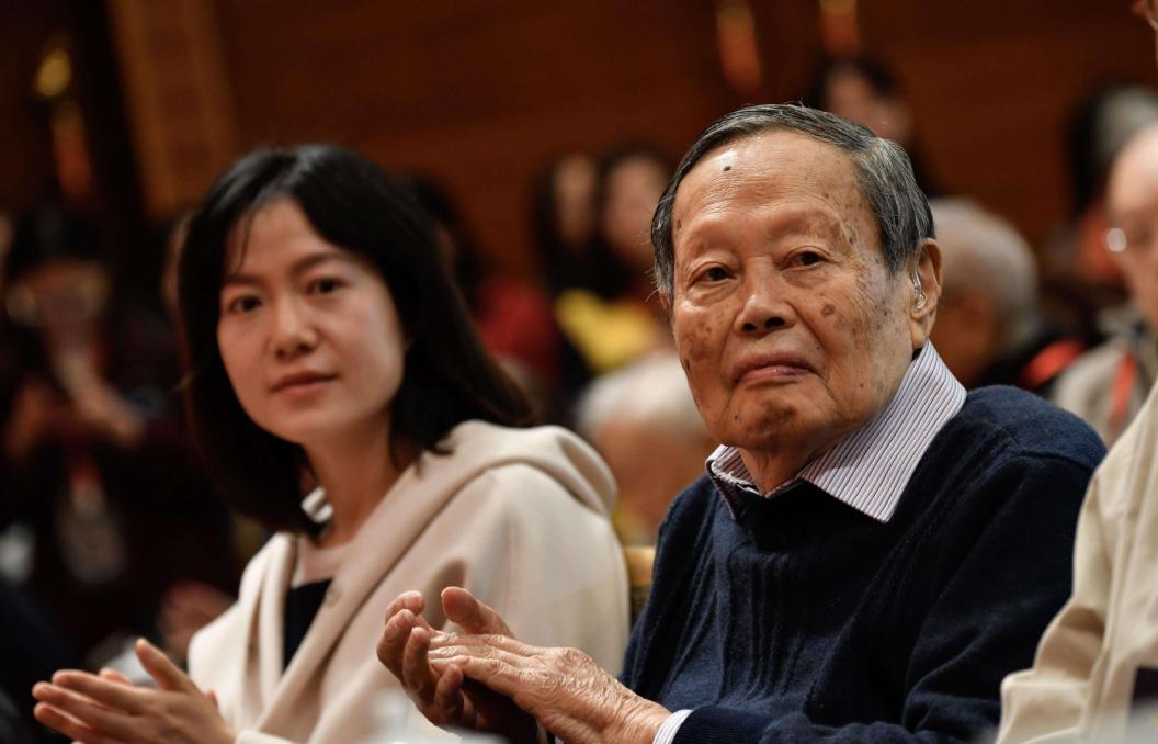 嫁给杨振宁前翁帆经历了什么,杨振宁娶翁帆的时候多大了