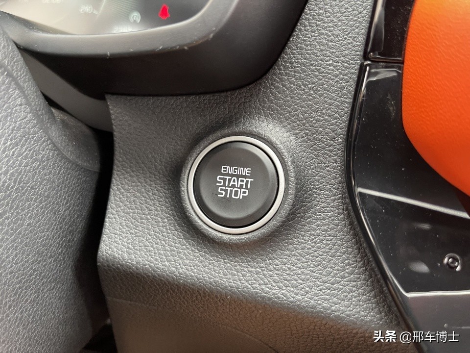 深度测评起亚智跑Ace,脱下工作服换上时装