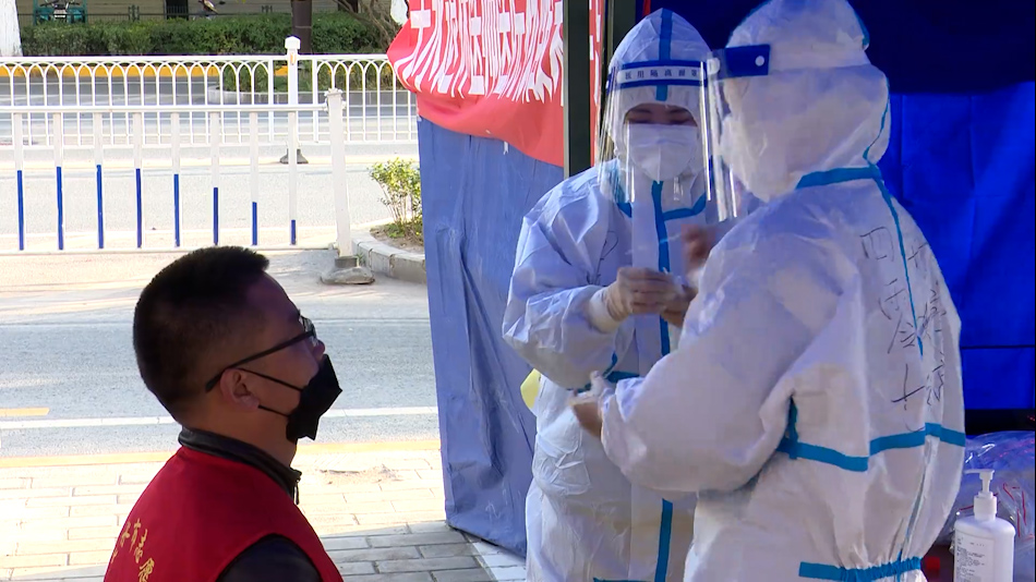 致敬抗疫英雄新闻特写,同心战疫暖心视频