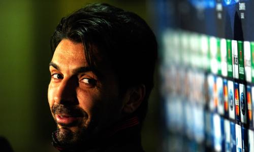 近25年的25大球星只有布冯一位门将，也只有布冯一人踢满了这25年