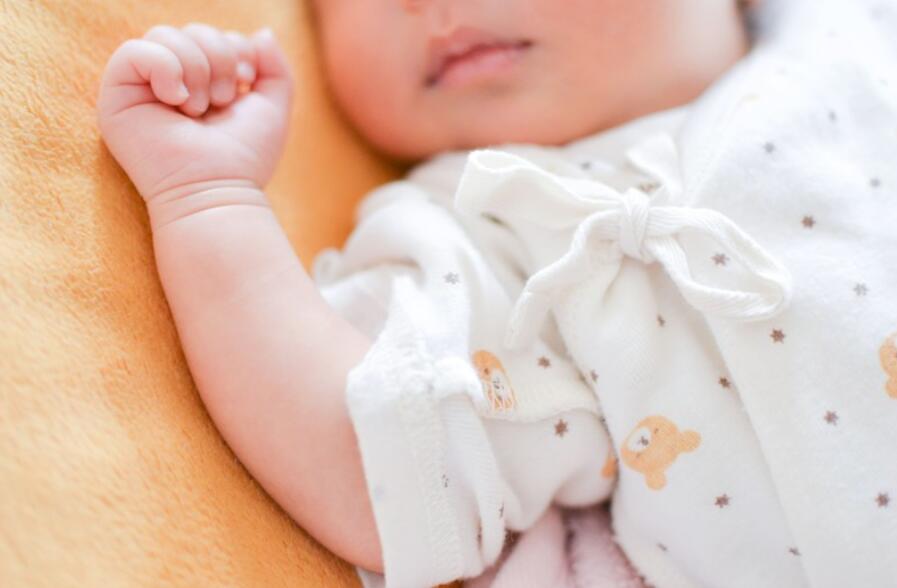 宝宝睡觉前总是哭闹要怎么解决,宝宝每晚睡觉前都要哭闹怎么办