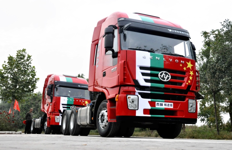 40年前的牵引车,50年红岩卡车