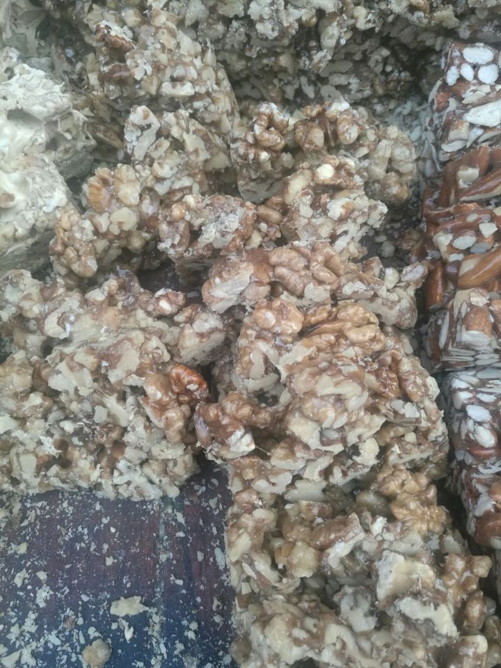 路边切糕为何这么贵,切糕为什么这么贵呢