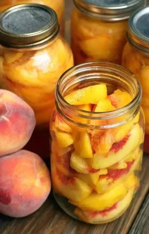 衣服粘了毛絮快速清除,洗衣机洗出来的衣服粘毛怎么办