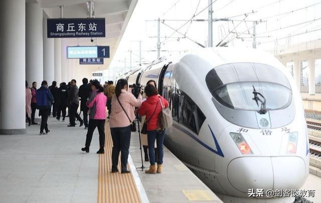 大学生返校抢不到票坐快递车,大学生返校没抢到票怎么办