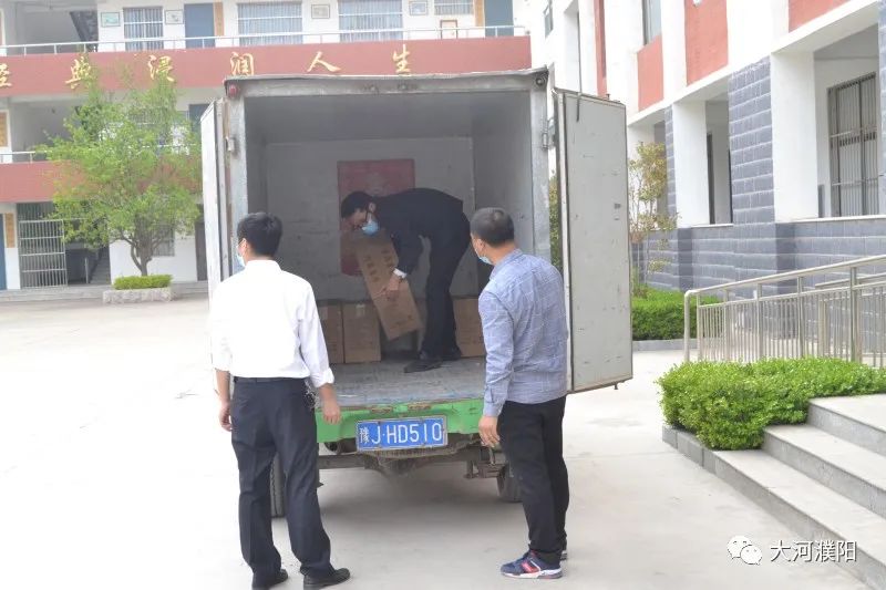 爱心企业向疫情防控一线捐赠物资,爱心企业捐献物资助力疫情防控