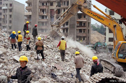 房价制约年轻人的前景,房价被什么影响