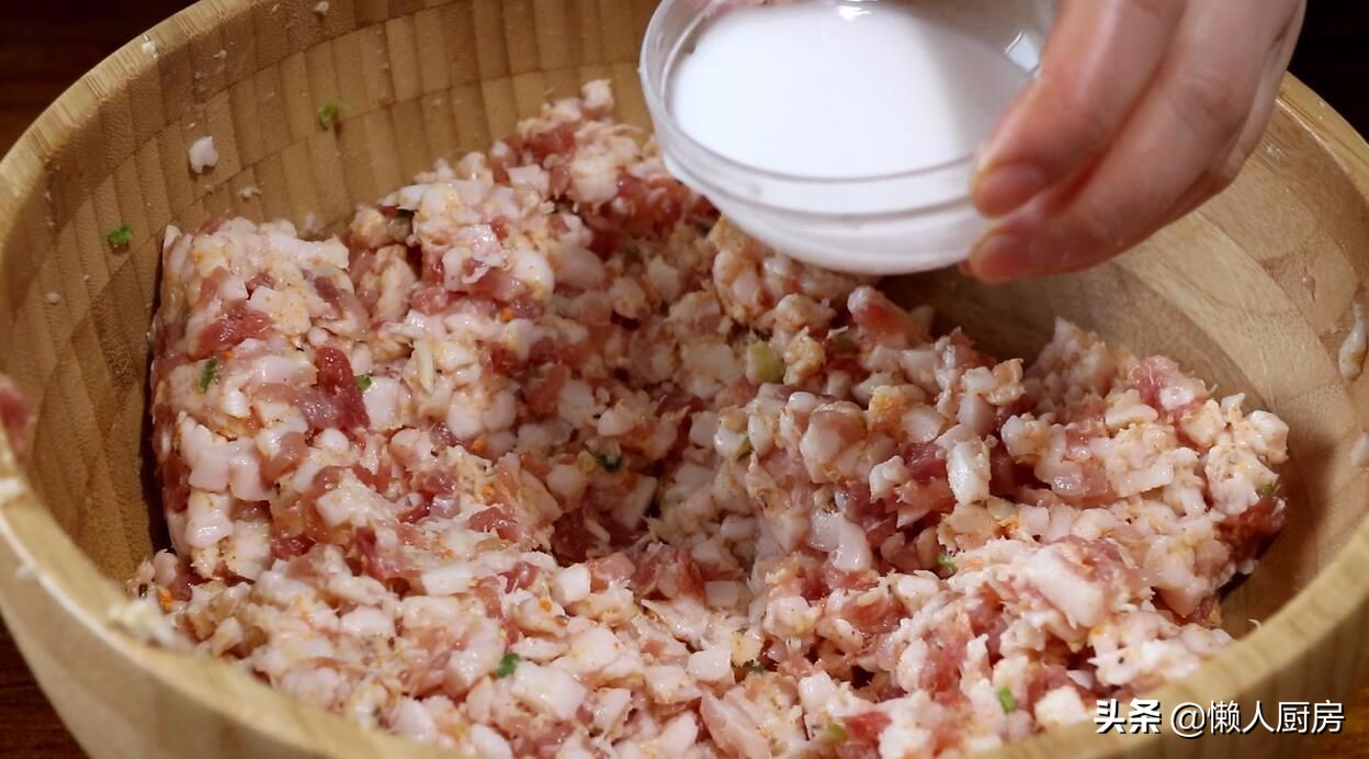 蟹味狮子头的做法,纯手工制作蟹粉狮子头