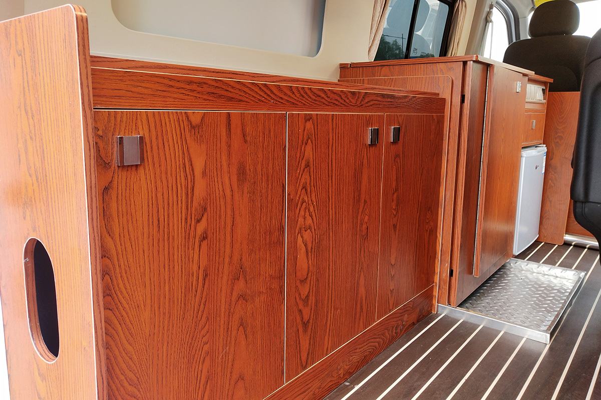 短轴B型还带折叠抽拉式卫生间远足也可冲凉的小胖虎房车