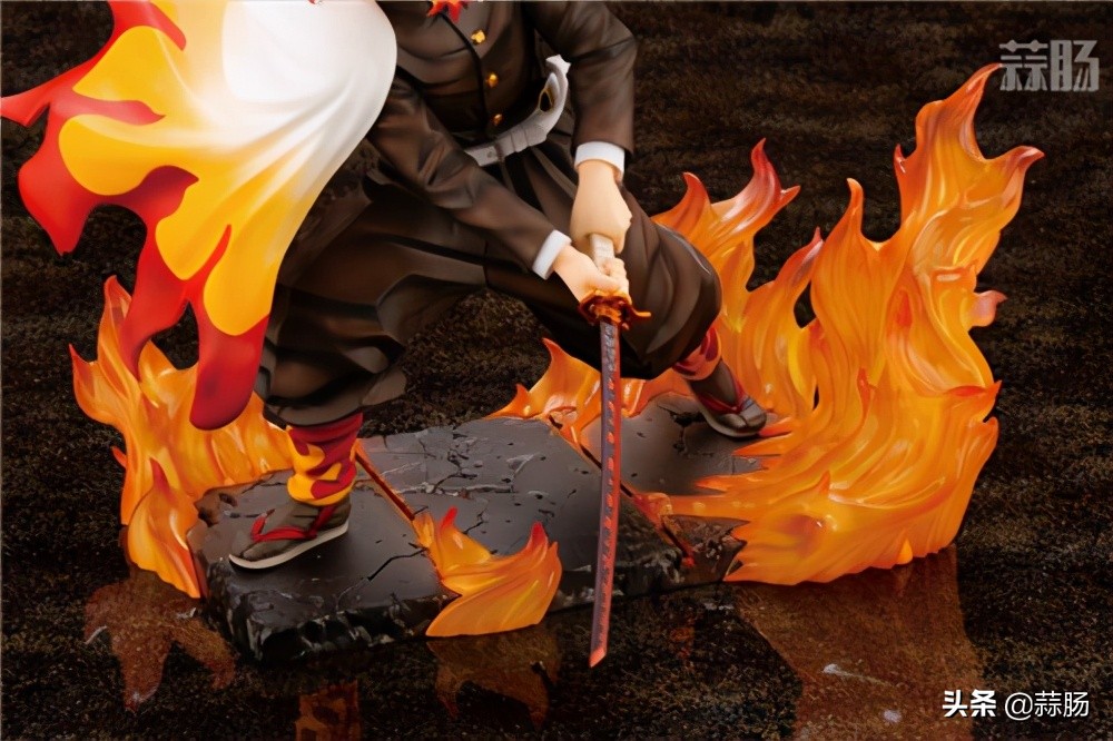 鬼灭之刃炼狱杏寿郎手办,鬼灭之刃炼狱杏寿郎高级手办