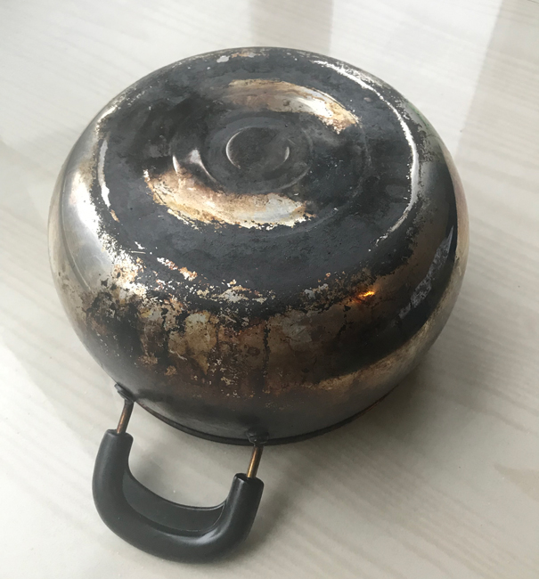 锅底外面焦黑怎么清洗,锅底外面烧焦的黑垢怎么去除