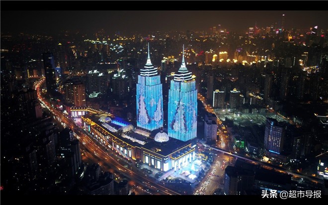 奇迹许愿圣诞树惊艳点亮，上海环球港开启奇幻童话之旅