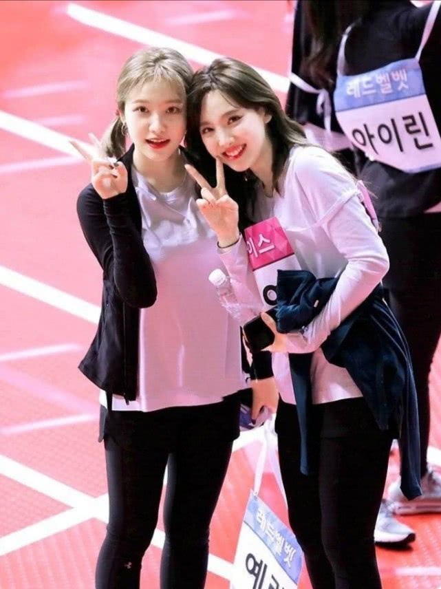 twice中娜琏翻白眼,twicelikey娜琏