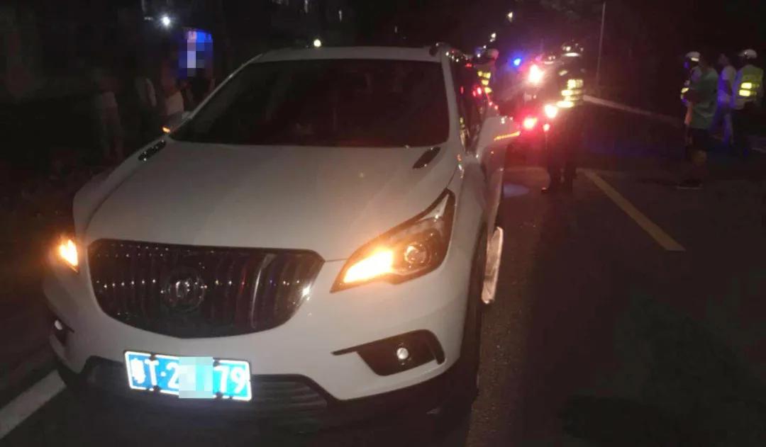 碰瓷*党**密谋4天来珠海食“大茶饭”！刚偷走粤C车牌，转眼遇上足球队被追满街跑！