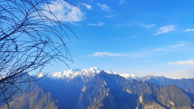 李白送友人赏析50字,李白送友人原文翻译及赏析