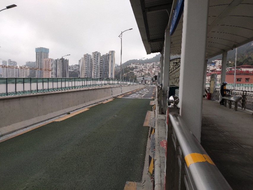 体验一下brt快速公交畅通无阻,brt公交有什么明显优点