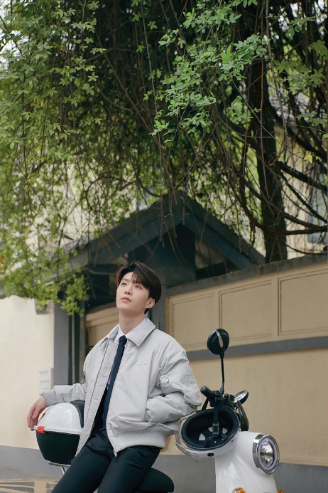 givenchy纪梵希范丞丞,givenchy代言人虞书欣