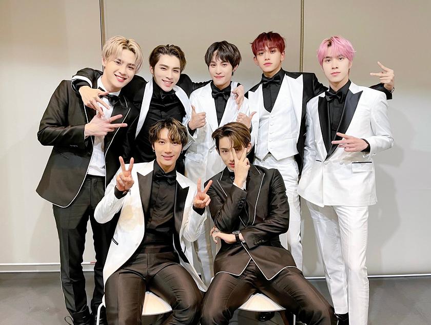 威神v删burberry相关,糊咖唯一资源没了,还被说立人设