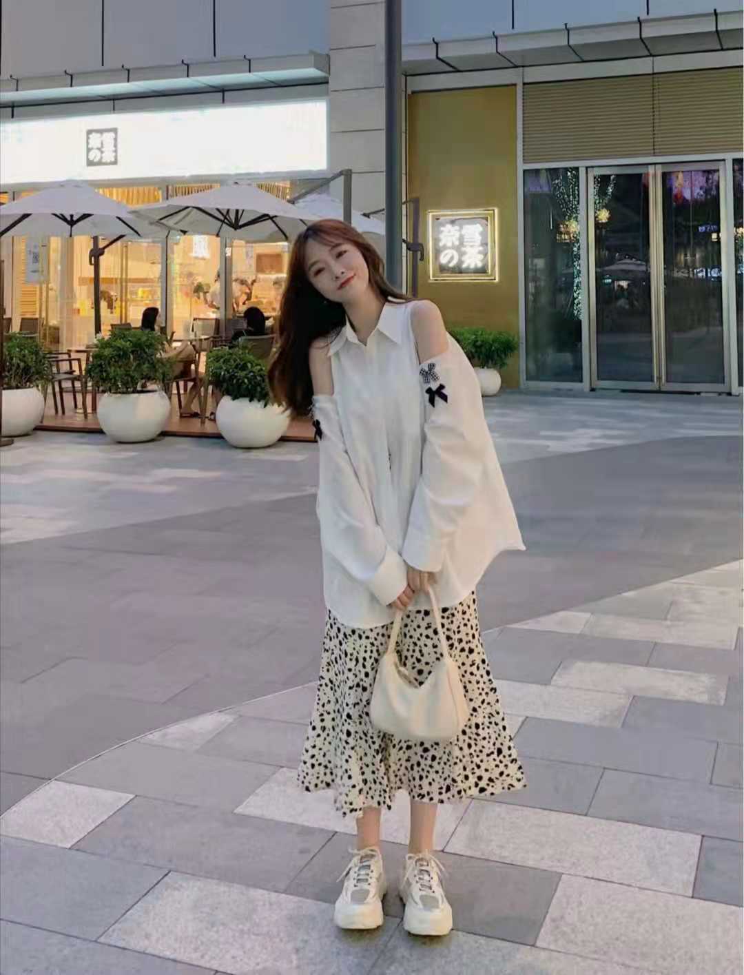 一字领露肩打底上衣搭配,露肩上衣长袖怎么搭配