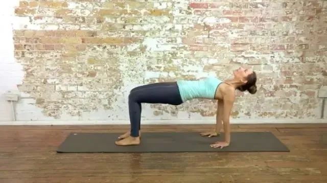 全网公认最有效美背体式,女性如何练好漂亮的背