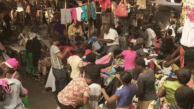 欧美国家的爱心衣物，几乎摧毁非洲的纺织市场