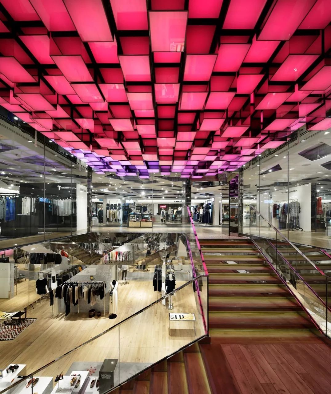 从优衣库到南京步行街,优衣库到路易威登