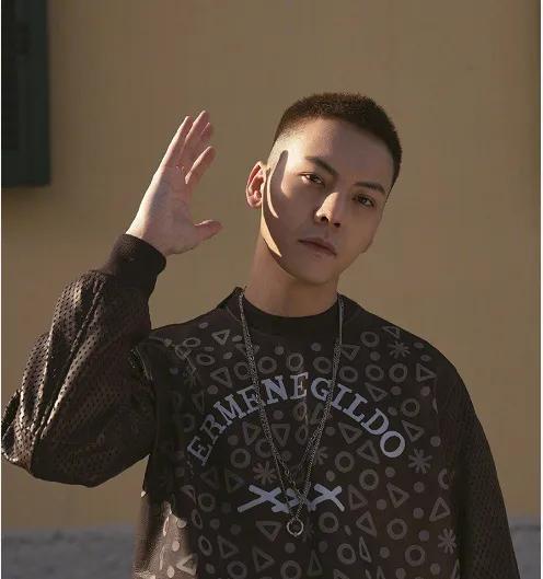 天生“花心脸”，痞帅不油腻，这6位自带坏男生魅力，不耍帅也酷