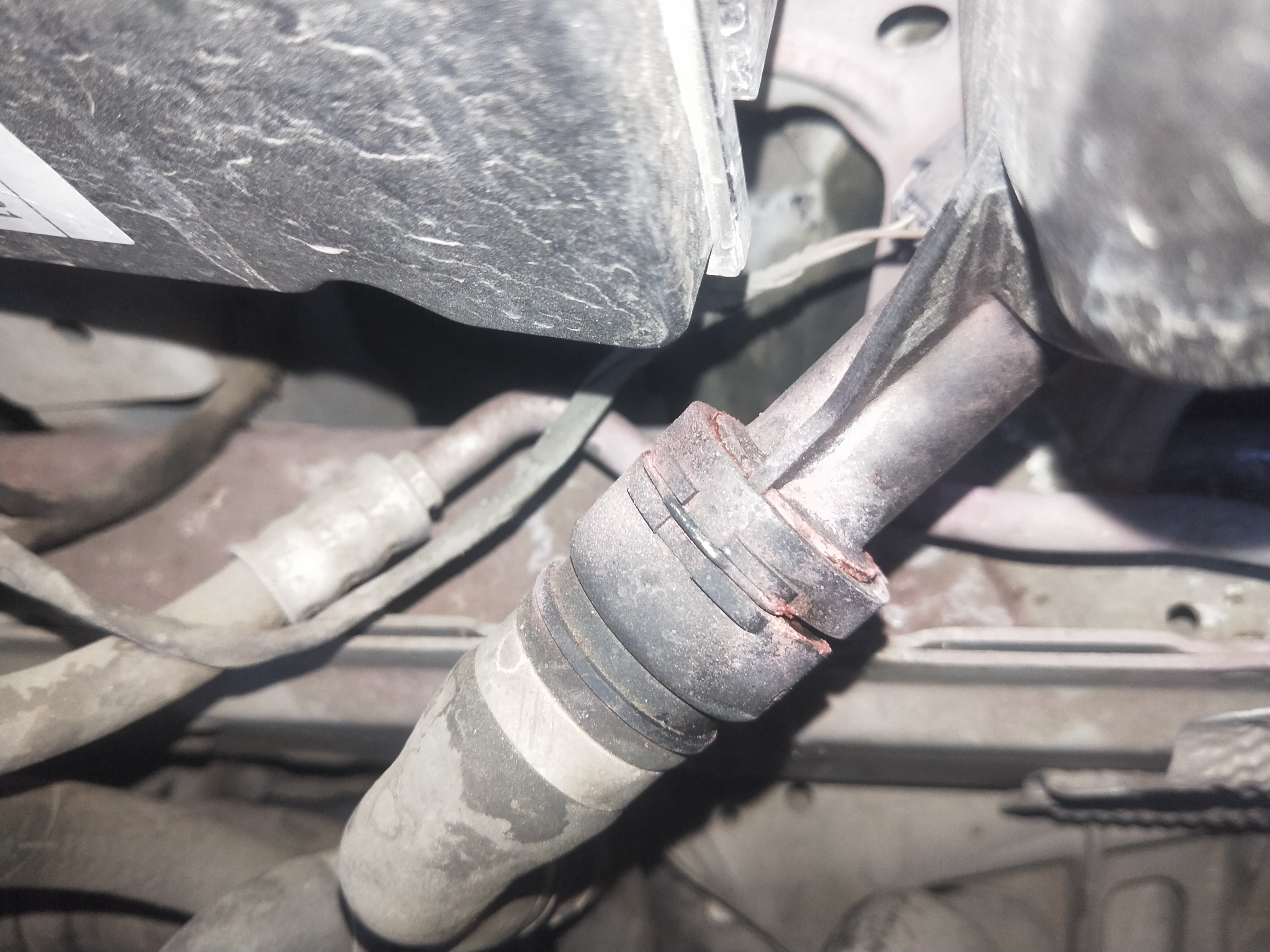 2010款宝马523发动机漏油,宝马523li发动机维修翻新