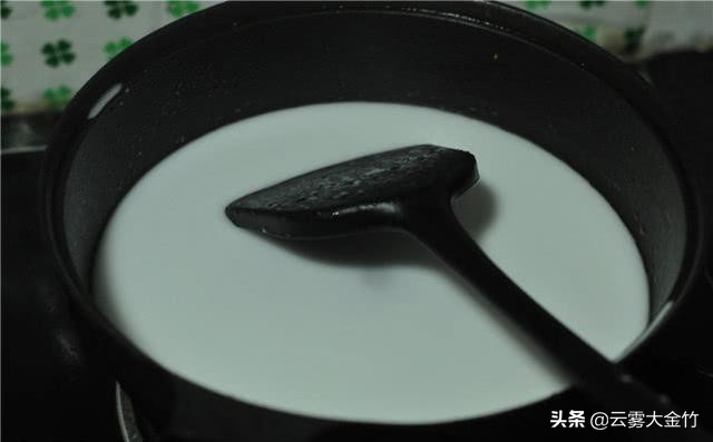 自制雪糕糯米粉纯奶的家常做法,自制糯米粉雪糕简易做法