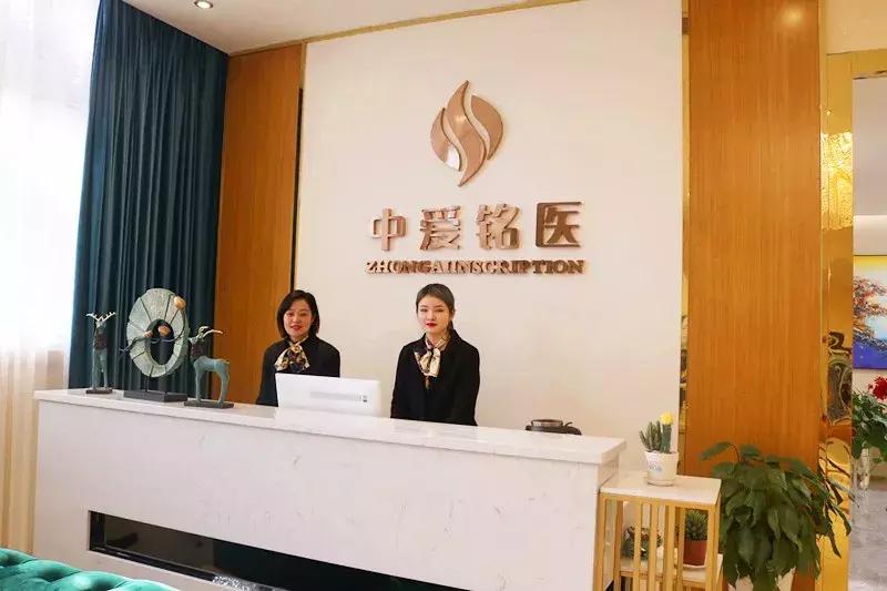 揭秘！天津路这家店，门口停满豪车！还不时有各种靓丽女子进出.