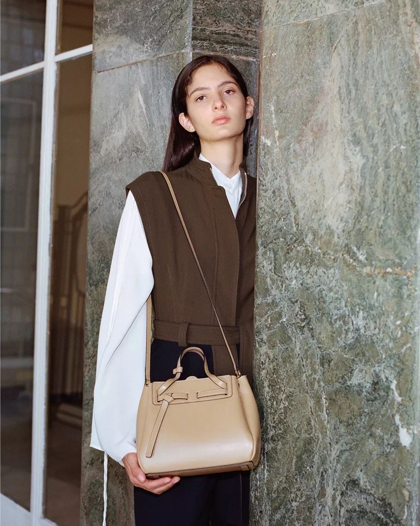 包包中的“黄金尺寸”,绝对是柜子中翻牌率最高的