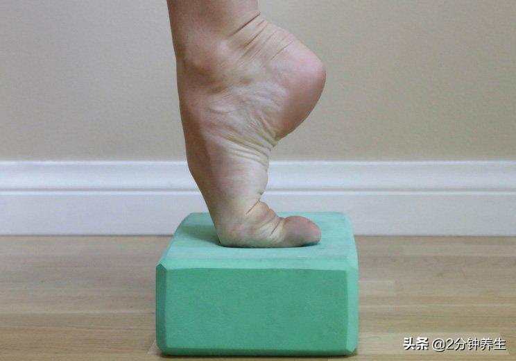 脚部酸疼如何按摩缓解,脚部酸疼按摩手法视频