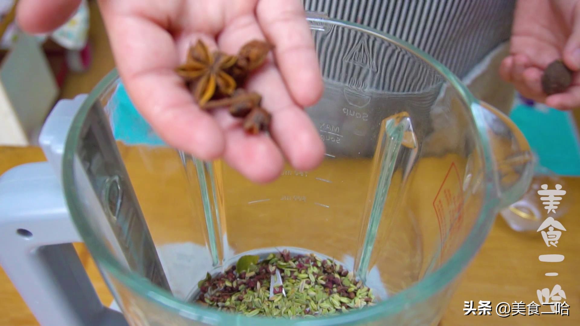 辣条不健康食品的做法,辣条的不卫生做法