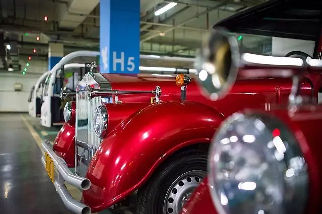 武汉豪车的视频,武汉最豪停车场