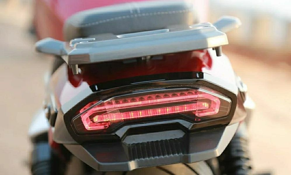 龙嘉V霸650发布：辐条、日清、KYB、无钥、座椅手把加热